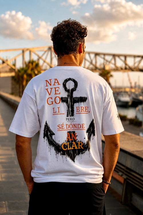 Diseño trasero de la camiseta Anchor Soul con ilustración de ancla.