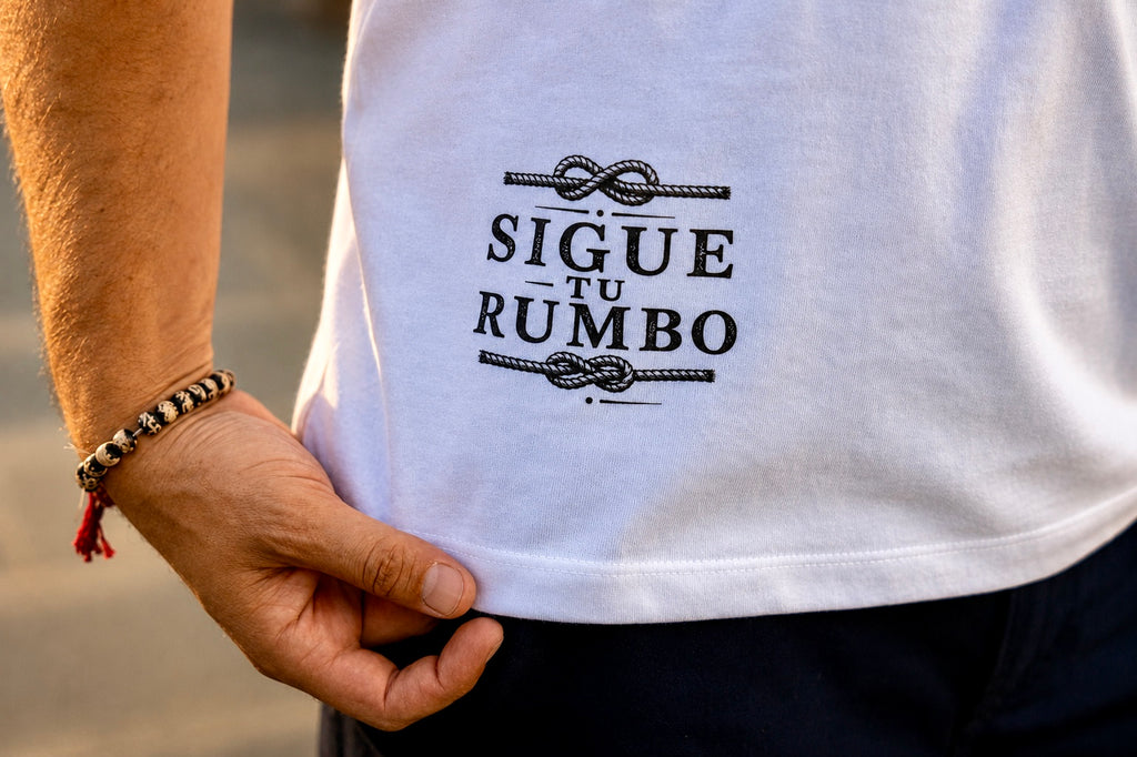 Detalle del estampado inferior de la camiseta Anchor Soul Fish On Replay.