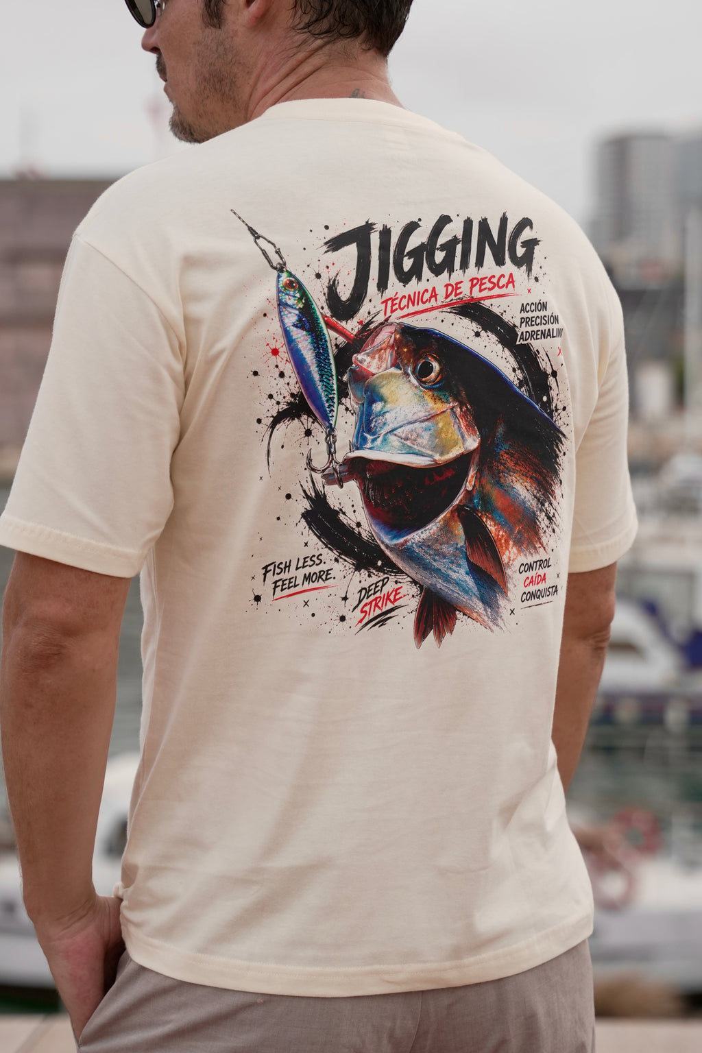 Diseño trasero de la camiseta Hamachi con ilustración de pez limón.