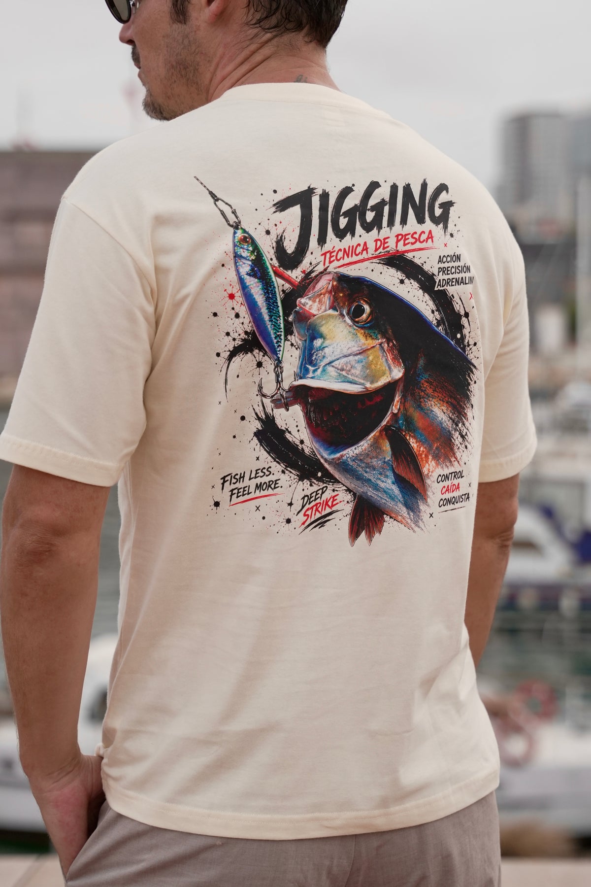 Diseño trasero de la camiseta Hamachi con ilustración de pez limón.