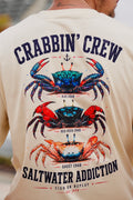 Diseño trasero de la camiseta Crabbin' Crew con ilustración de cangrejos.