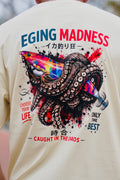 Detalle del estampado trasero de la camiseta Eging Madness Fish on Replay